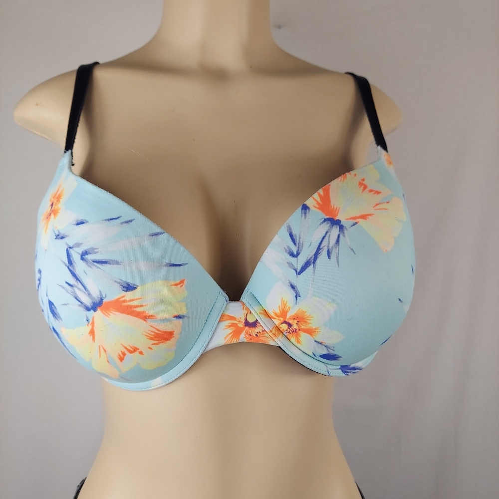 Victoria’s Secret push up bra 36D with flaws